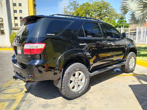 Imagen 4 de 14 de Toyota Fortuner 4x4