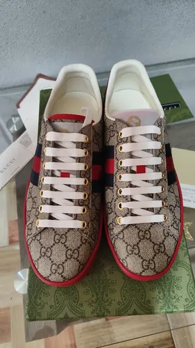 Zapatillas gucci suela roja sale