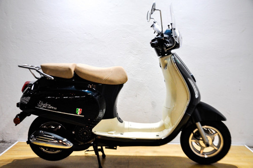 Imagen 2 de 19 de Motomel Strato Euro 150 Scooter Sin Cambios Uno Motos