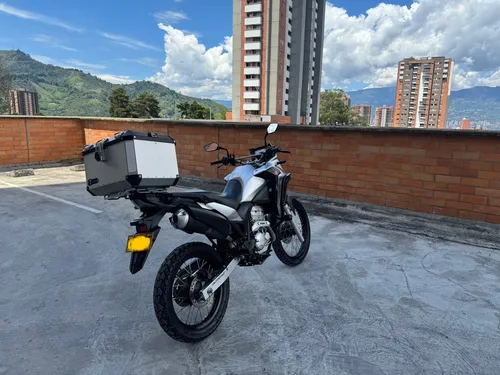 Xre300 2022