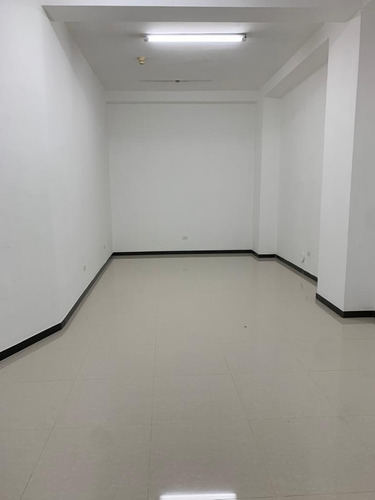 Imagen 2 de 12 de Centro Comercial Ancora