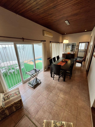 Impecable Casa Centrica De 3 Dormitorios En Venta