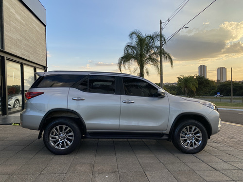 Toyota Hilux SW4 2.7 VVT-I FLEX SRV 7L 4X2 AUTOMÁTICO