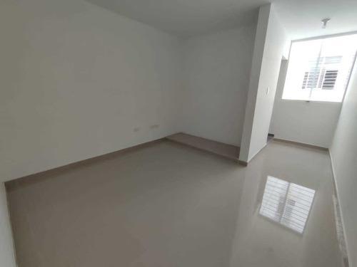 Imagen 10 de 15 de As En Venta Casa Casi Terminada En Solar De La Castellana As