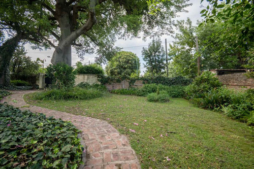 Venta Casa 2 Dorm Con Amplio Jardín En Santo Tomé