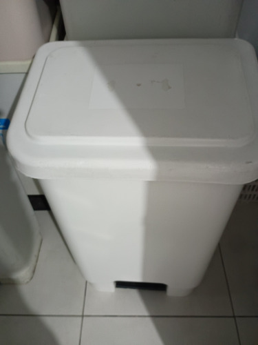 Lixeiras 200lt Usada Em Ótimo Estado