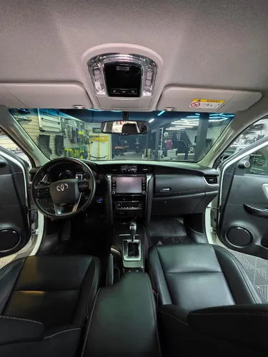 Toyota Fortuner 2.7 Srv