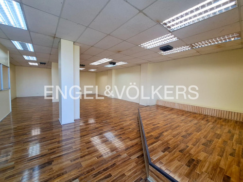 Céntrico Local Comercial Planta Libre 152 M2