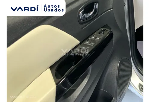 Renault 05 Captur INTENS