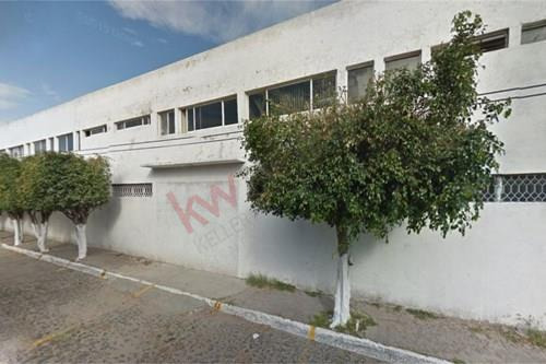 Edificio En Renta / Colonia Las Misiones / Querétaro