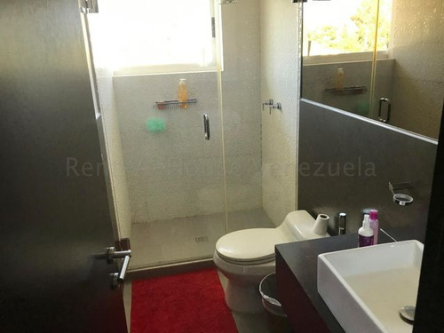Imagen 12 de 15 de Casa En Venta En Cumbres De Curumo 21-6969 Carolina Fermoso 0424-2083128