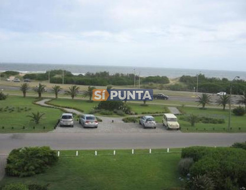Imagen 1 de 4 de Playa Brava Frente Al Mar