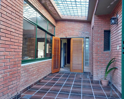 Casa En Venta Bº Maipu 1º Sección. 3 Dormitorios-3baños. Con Escritura. 330 M2