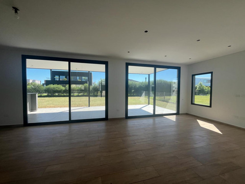 Casa En Barrio Ceibos Puertos Del Lago Lote Interno Escobar 3 Dormitorios Y Escritorio