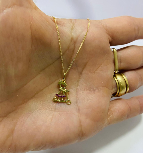 Pingente Filha Menina Com Patinete Em Ouro 18k Com Zirconia