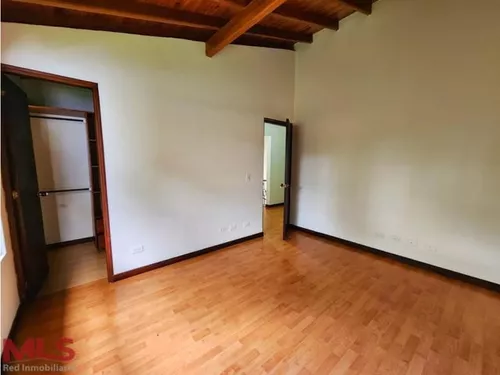 Muy Tranquila Con Muy Buenos Espacios(mls#240552)