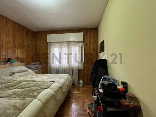 Venta Casa 4 Ambientes+escritorio - Patio - Parrilla - Terraza - Floresta