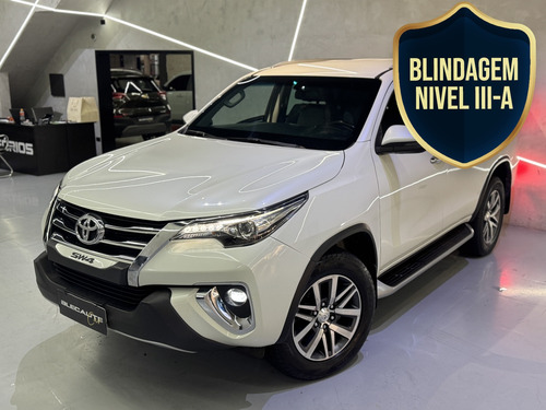 Toyota Hilux SW4 2.8 SRX 4X4 7 LUGARES 16V TURBO INTERCOOLER DIESEL 4P AUTOMÁTICO