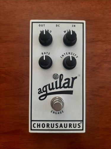 Pedal De Efecto Aguilar Chorusaurus  Blanco