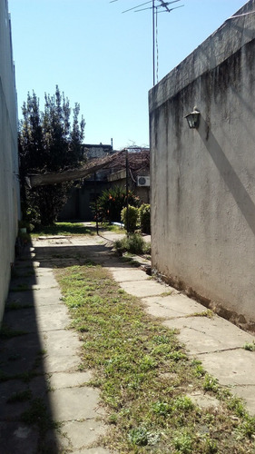 Imagen 8 de 14 de Casa Y Dpto. 3 Amb. Ent. De Auto - Patio-parrilla-fdo.libre