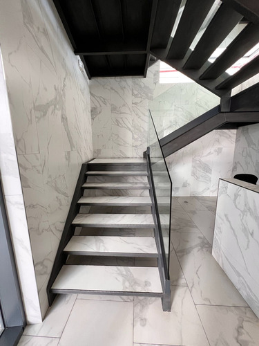 Local Con Divisiones De 76.24m2 En Edificio Corporativo