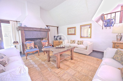Casa De 4 Dormitorios Con Piscina Climatizada En Alquiler- Ref: 3378