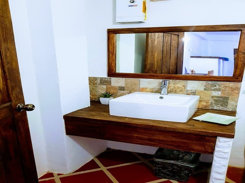 Belklia Giron Vende Posada En Chichiriviche (inc-030)