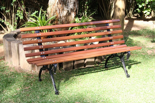 Banco De Jardim Em Madeira E Pé De Ferro Tamandua Cor Castanho