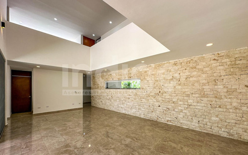 Casa En Venta En Mérida En Privada El Origen, Xcanatún