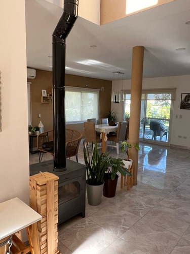 Casa En Alquiler En Barrio Santa Rita Fondo A La Laguna