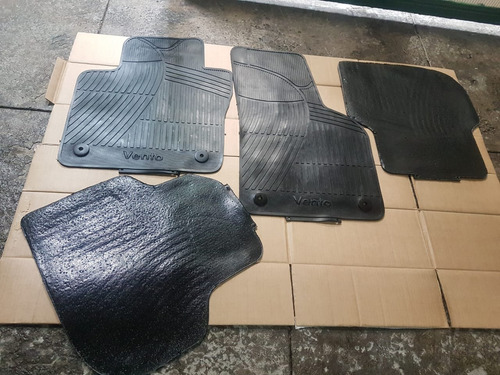 Cubre Alfombras Originales Vw Vento Delanteros Y Traseros Negro