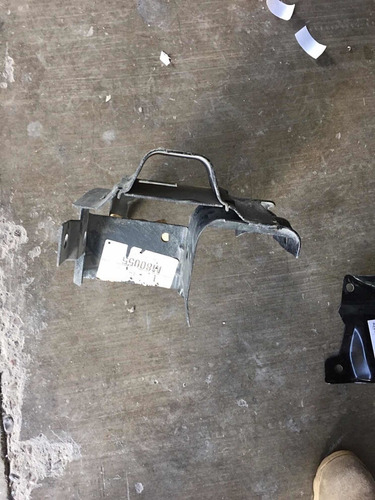 Soporte Rigido Def Del Rh Chevrolet Express 2021 15757010 (Usado)