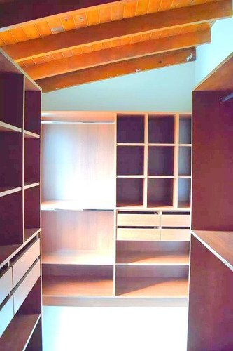 Casa En Venta En El Canton Con 3 Dormitorios. Con Renta
