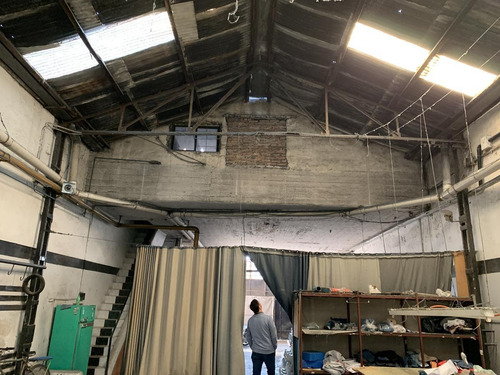 Imagen 2 de 21 de Galpón Con Oficina Barrio Azcuenaga Permutas