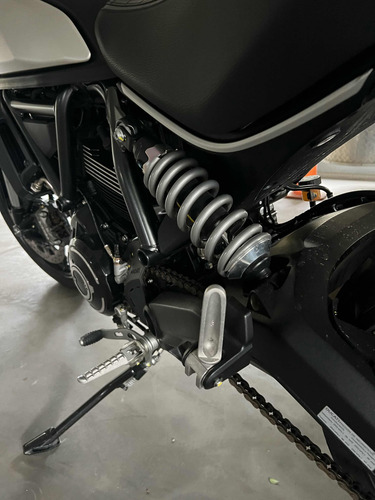 Ducati Scrambler Icon Dark 800