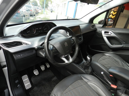 Peugeot 208 Feline 1.6