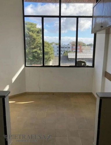 Imagen 6 de 10 de Apartamento En Venta - 2 Dormitorios - 1 Baño - Garaje - Av. Millan - Prado