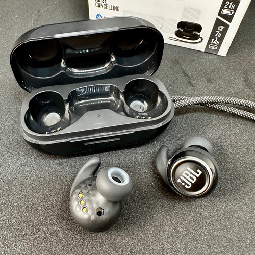 Fone De Ouvido Bluetooth Reflect Mini Nc Jbl - Preto Preto (Usado)