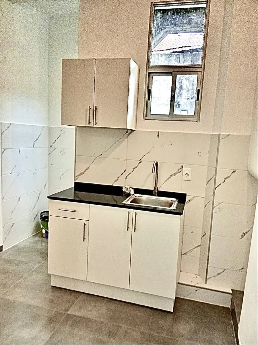 Centro Sur . Apartamento Cocina Comedor ,  2 Dormitorios , 1 Baño , 2 Terrazas , Piso Alto . G. Com $ 5.000. Excelente Estado. Andes Y 18. · Foto 4