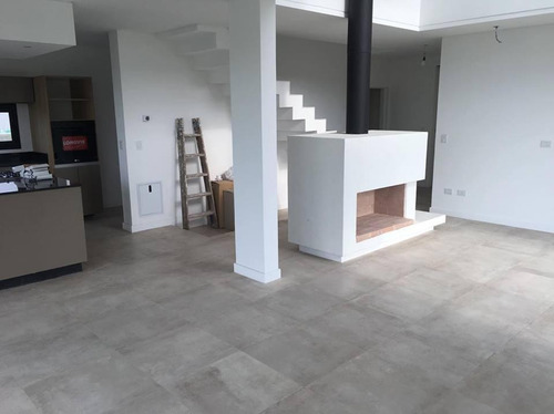 Venta. Casa 3 Dormitorios Con Dependencia Y Escritorio, Tipas Nordelta
