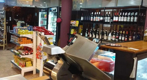 Imagen 4 de 6 de Fondo De Comercio. Granja Y Almacén En El Centro!