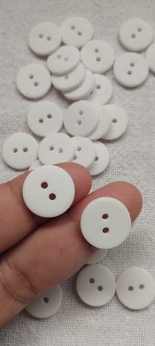 Botão Branco Uniforme Jaleco Ano Novo 15mm Tamanho Médio 30u Branco Redondo Com 2 Furos