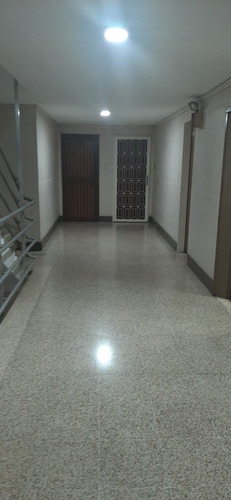 Imagen 26 de 30 de Venta 1era Av. Palos Grandes 107 M2. 100.000