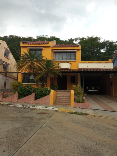 C-1809 En Venta Casa - Quinta De 3 Niveles  En Altos De Prebo 