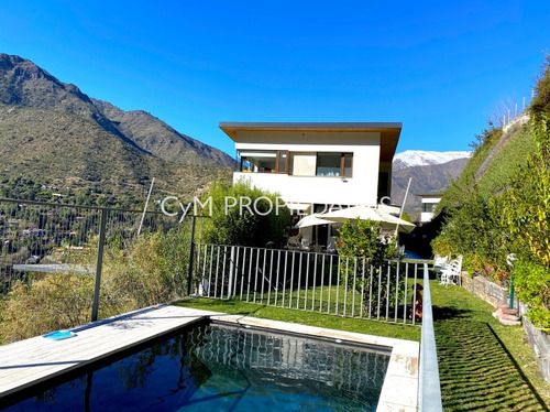 Moderna Town House En El Arrayan, Sector Los Refugios