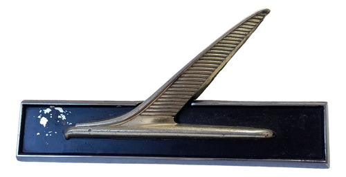 Insignia Halcon Ford Falcon Izquierda
