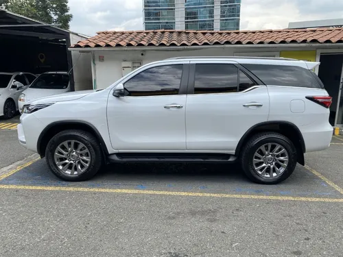 Toyota Fortuner 2.4 Srv Diesel At 4x2 2024