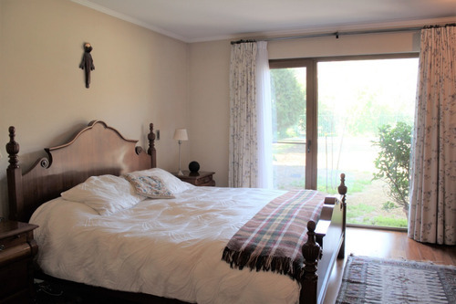 Preciosa Casa En Venta 5 Dorm Piedra Roja Chicureo Colina