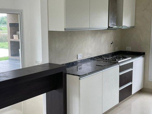Imagen 8 de 15 de Casa En Venta Canton Barrio Islas Espejo De Agua 2475