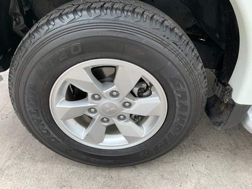 Mitsubishi L200 2.4 Cabina Doble 4x2 Mt